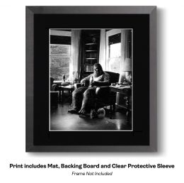 Bigfoot Humor - Rare Bigfoot Photo at Home